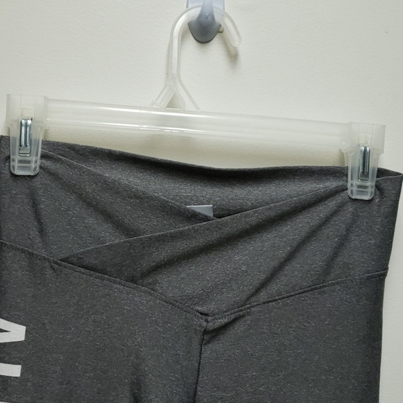 Alphalete Gray Heathered V-Cut Leggings - Picture 4 of 7